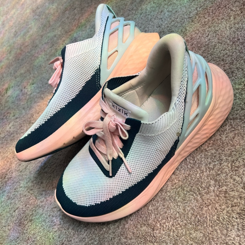 Kizik Women's Pink and navy Sneakers